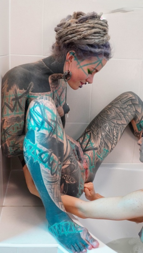 Naked Girls Fisting