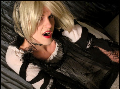 Delia TS performed by Delia TS Hot Photos