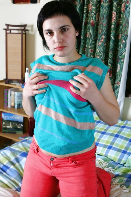 Short haired amateur model Skye T spreading her pink vagina