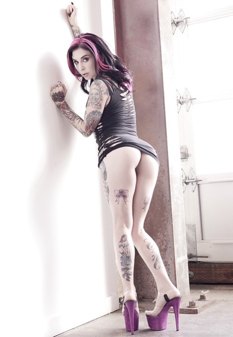 Amateur MILF Joanna Angel showing off her heavily tattooed body in the nude