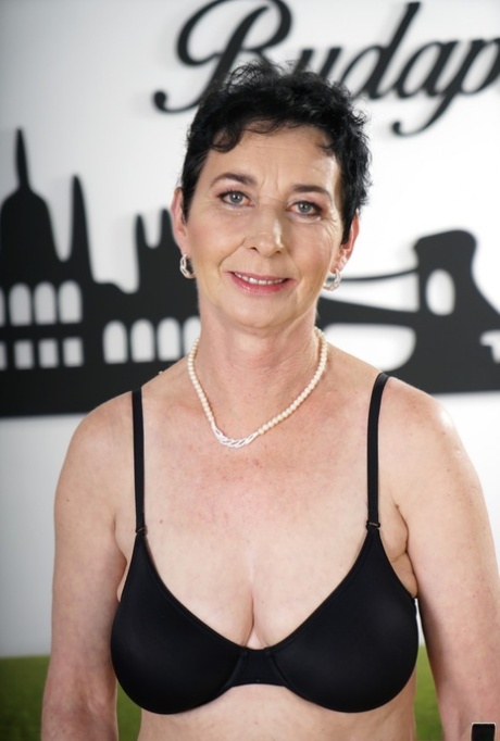 Short haired granny reveals her nice big natural tits and sexy ass