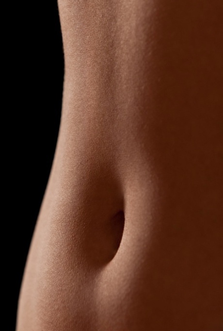 Hot American Bethanie Badertscher teases with her soft skin & hot body parts