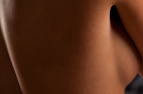 Hot American Bethanie Badertscher teases with her soft skin & hot body parts