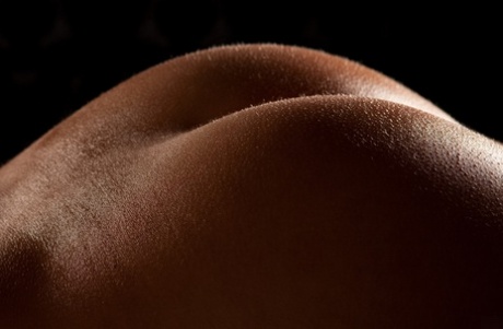 Hot American Bethanie Badertscher teases with her soft skin & hot body parts