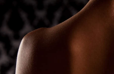 Hot American Bethanie Badertscher teases with her soft skin & hot body parts