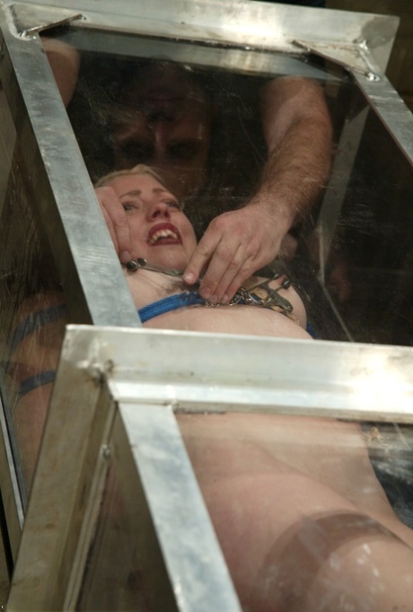 Water Bondage featuring Lorelei Lee, Torque XXX Porn Pics