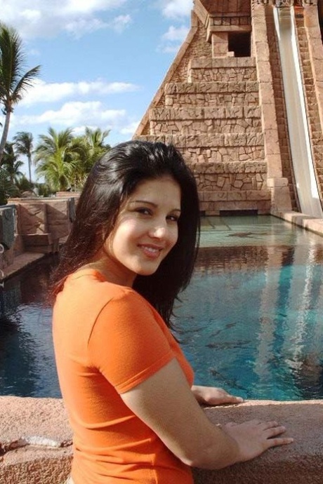 Brunette Indian pornstar Sunny Leone flaunting her big ass & her fake tits