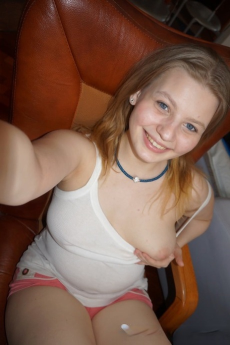 All-natural babe poses topless in undies & stockings in her selfie compilation