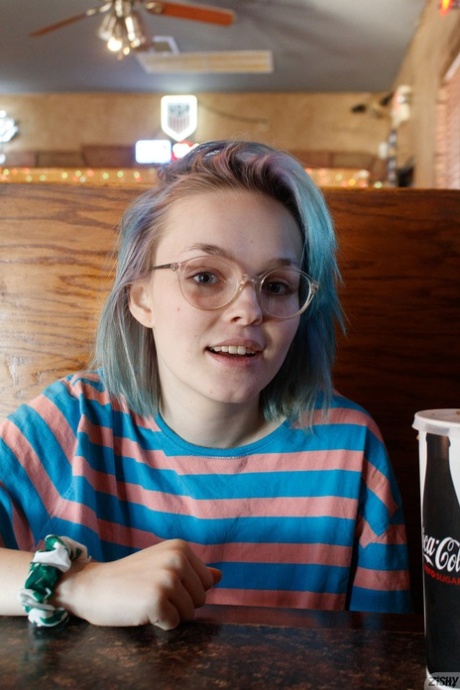 Sexy amateur Vonnie Bean flashes her natural big tits at a restaurant
