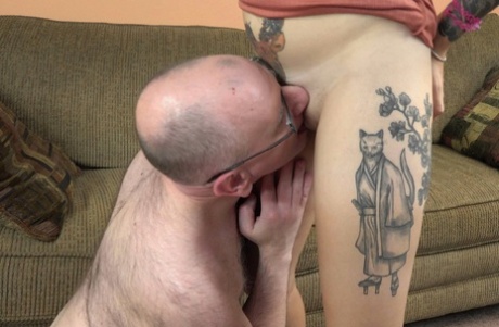 Blonde Tina Ray gets orally pleased & boned by an old man with glasses