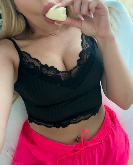Sexy amateur babe teases with her incredible booty in hot pink shorts