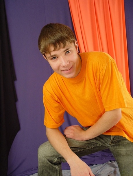 Hot twink shows off & jerks his small dick during a sexy bedroom solo